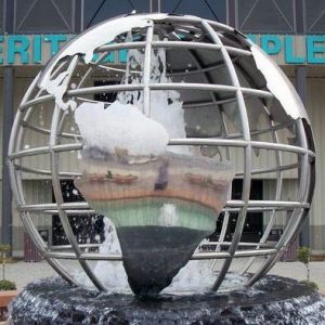 Globus-Edelstahlbrunnen