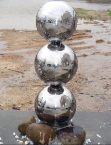 polierter-Kugel-Brunnen